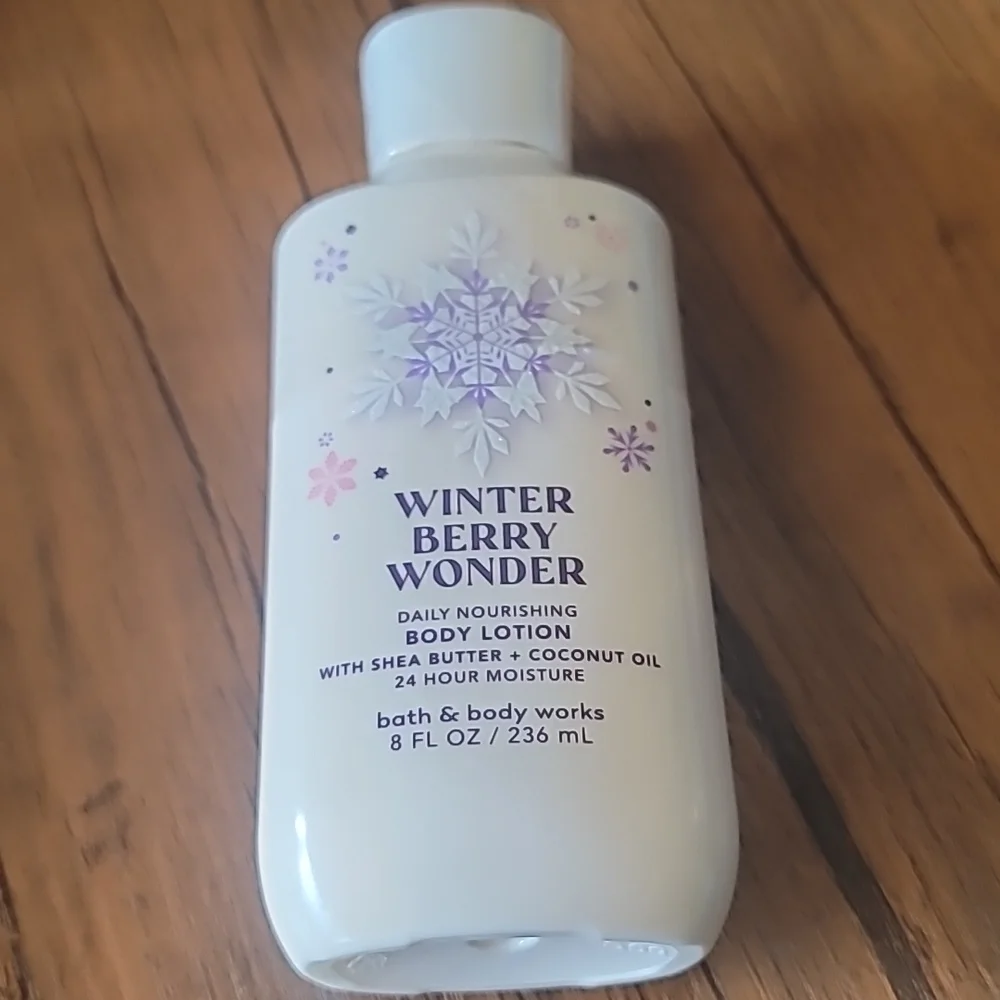 Bath and body works winterberry wonder nourishing body lotion HOLIDAY EDITION